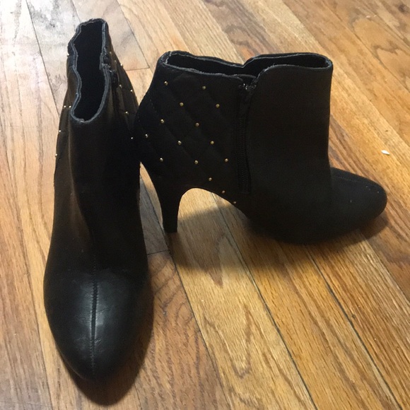 Shoes - Picture 2 of 2